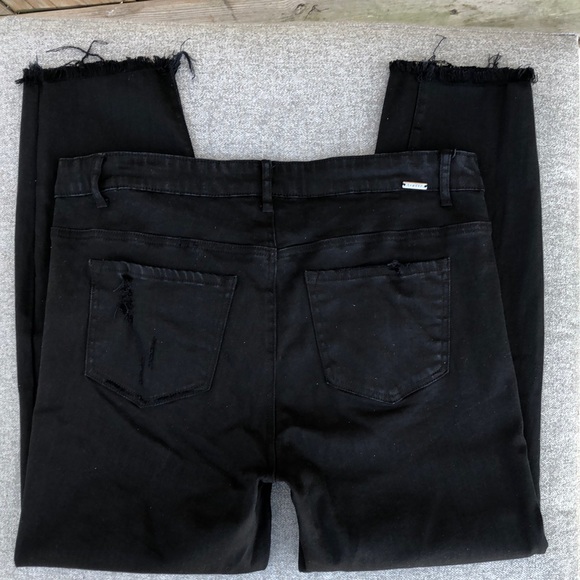 Like new! - TRACTR Distressed High-Rise Black Jeans - Picture 3 of 7